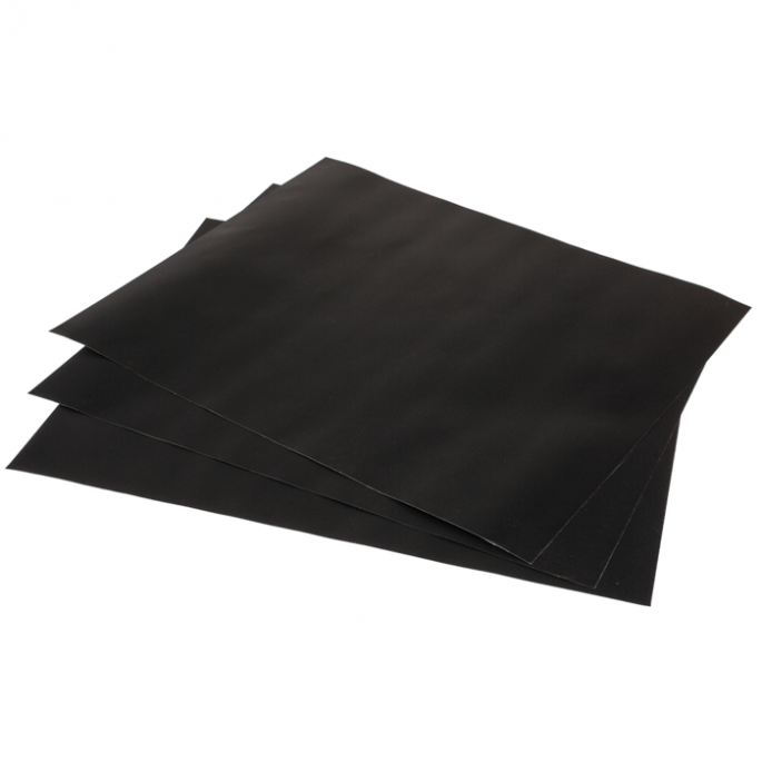 Handige BBQ-accessoires - Drie afwasbare grillmatten voor messenvrij grillen.